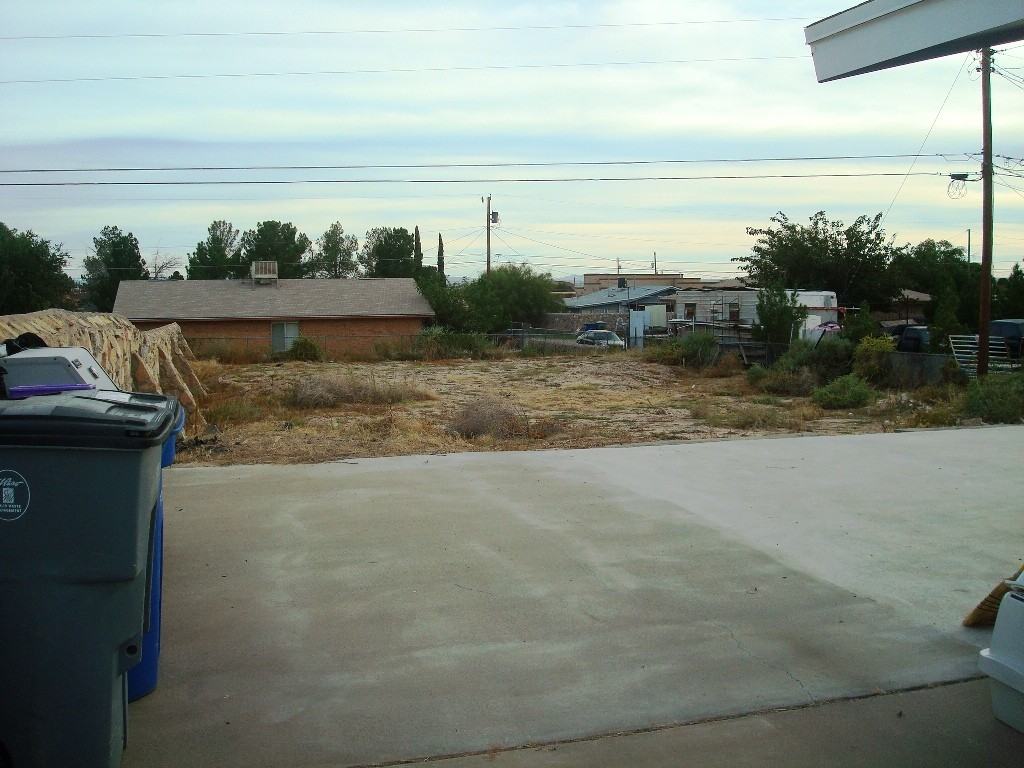 8030 Gilbert Dr - Photo 3 of 3