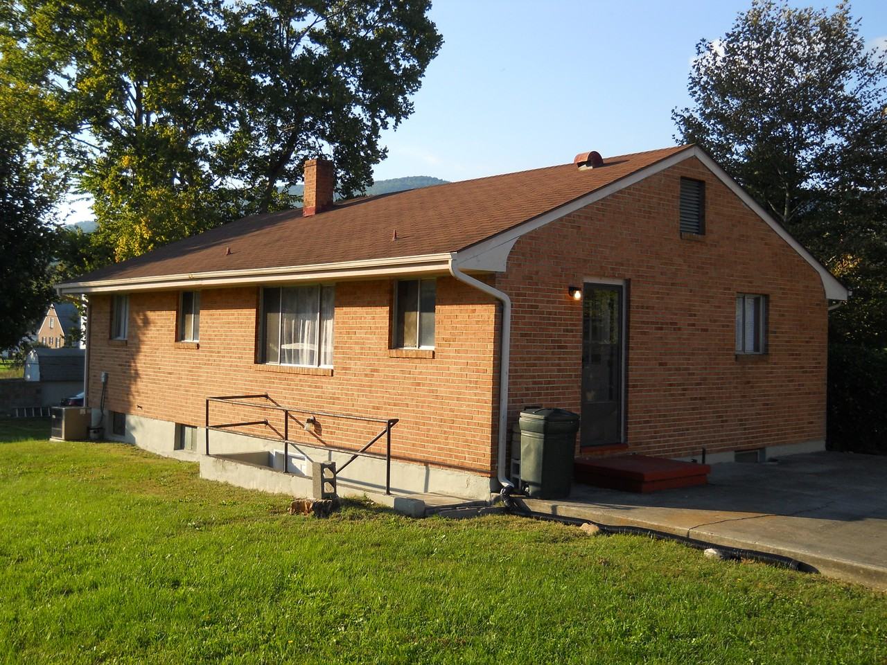 5283 Walthall St - Photo 2 of 18