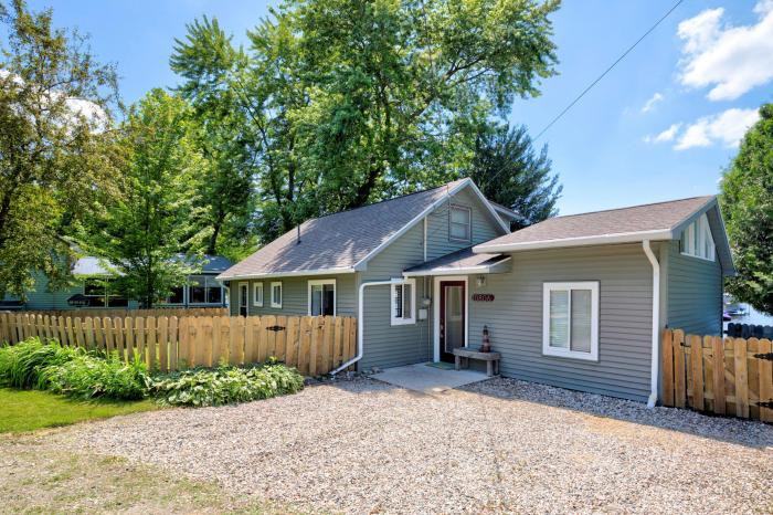 10806 Wildwood Road - Photo 3 of 50