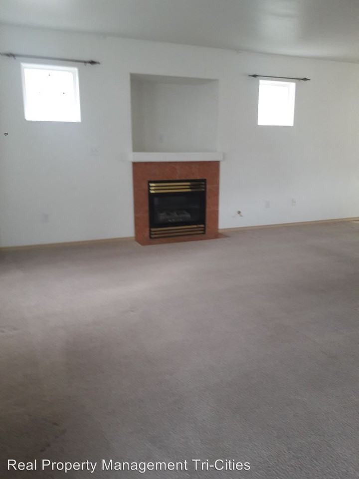 2665 Dornoch Pl. - Photo 3 of 16