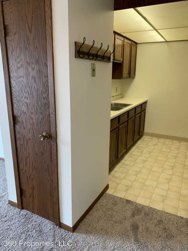 1510 E Gateway Cir S - Photo 3 of 10