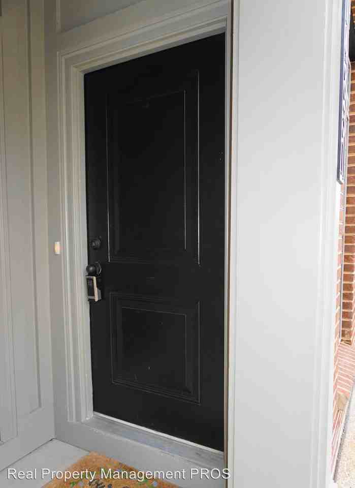 14831 Chrysler Ct - Photo 2 of 22