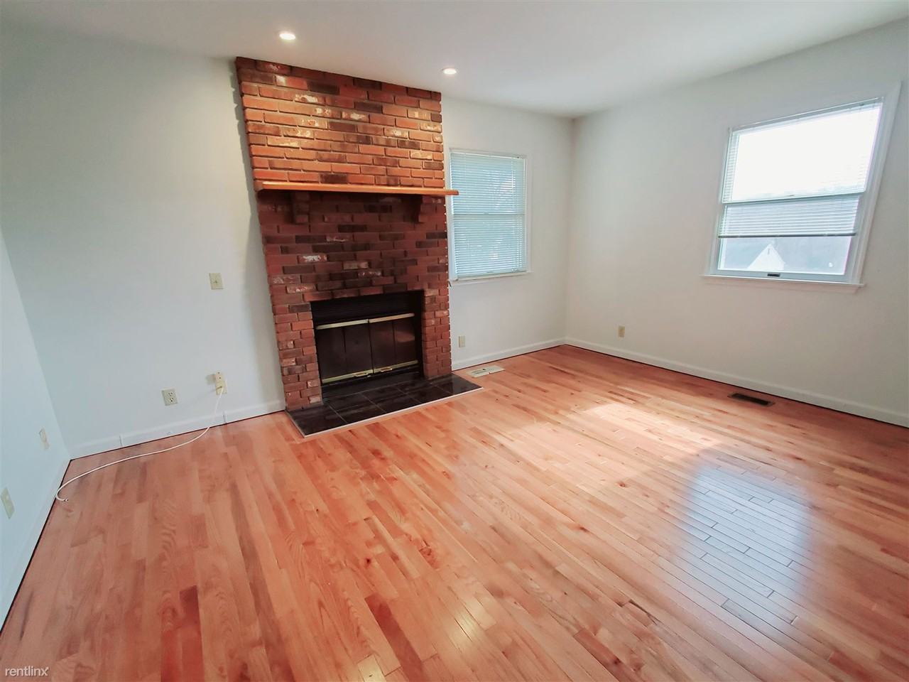 Columbus Pl - Photo 3 of 10