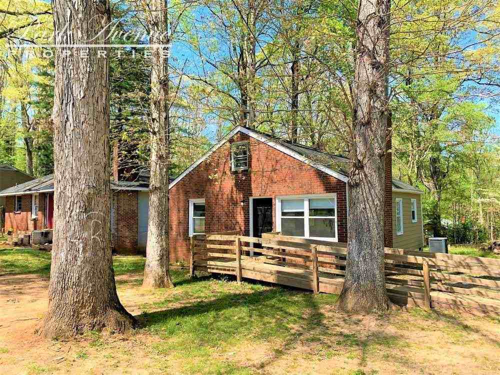 2302 Redbud Ln - Photo 2 of 10