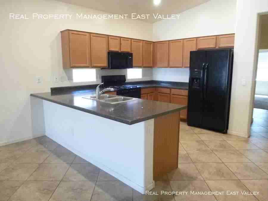 13014 W Lamar Rd - Photo 2 of 14