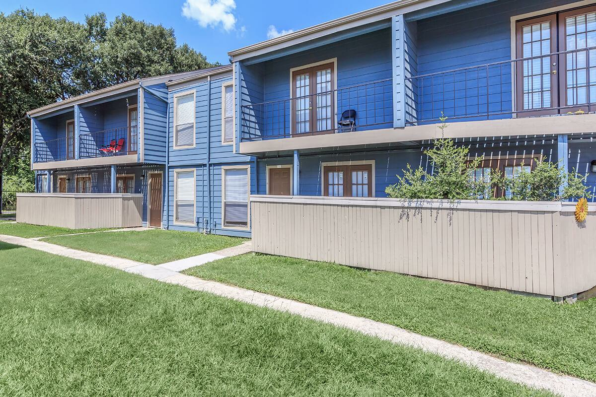 Carriage Place Apartments - Photo 2 of 12