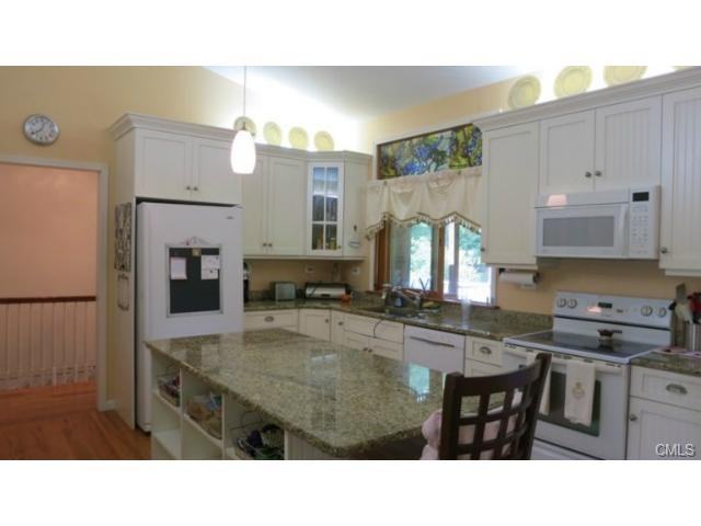 17 Apple Ln - Photo 2 of 13