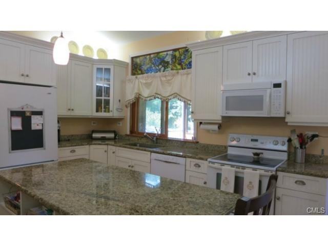 17 Apple Ln - Photo 3 of 13