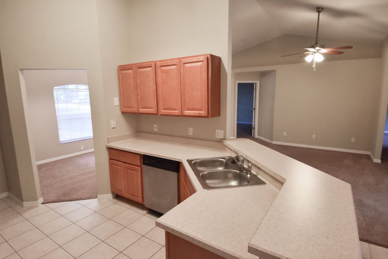 107 Quiet Oak Ct - Photo 3 of 15