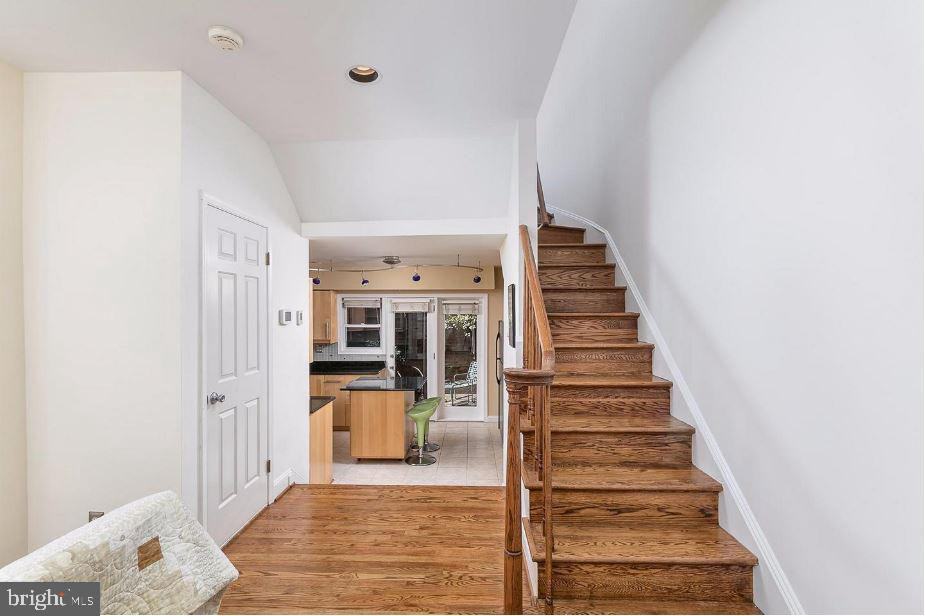 702 William St - Photo 3 of 30