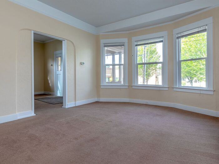 1622 Northeast 8th Avenue - Photo 2 of 33