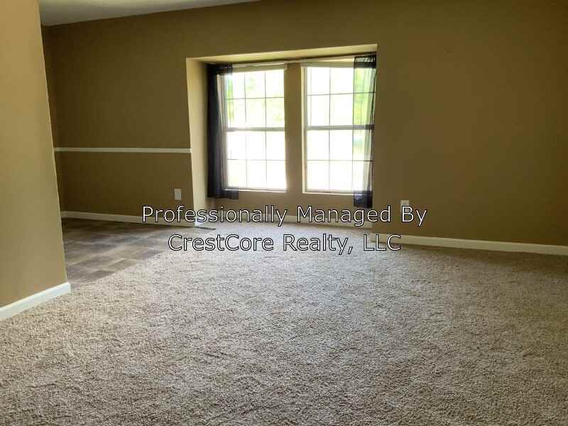 1055 W Cherry St - Photo 3 of 10