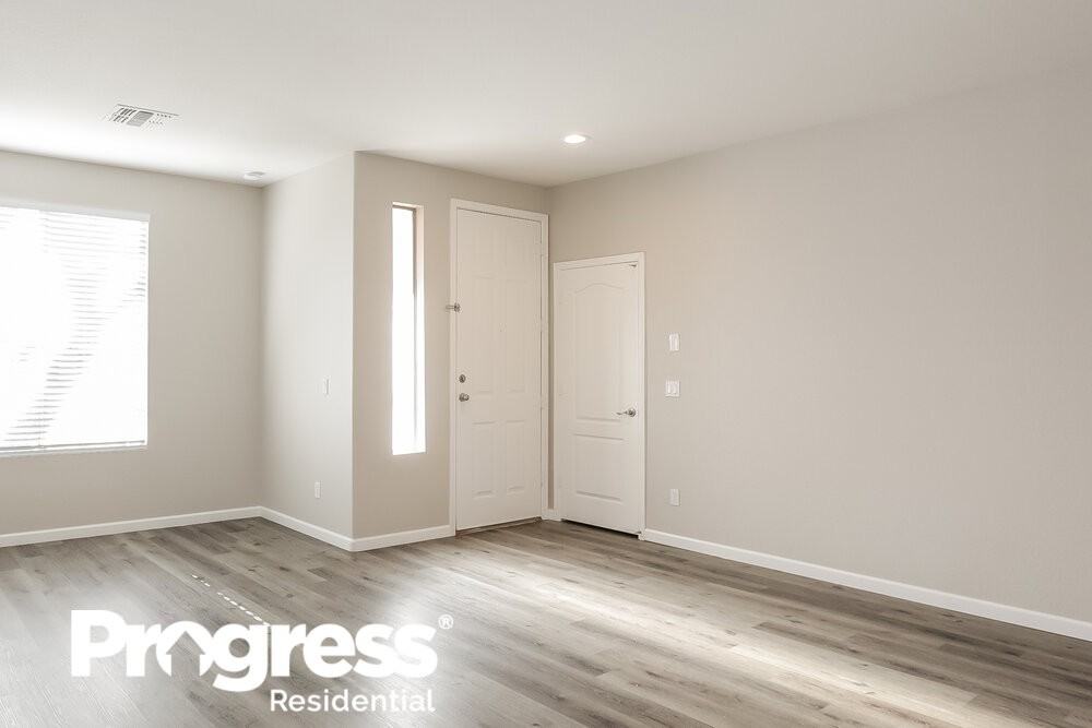 206 S 123rd Dr - Photo 3 of 16