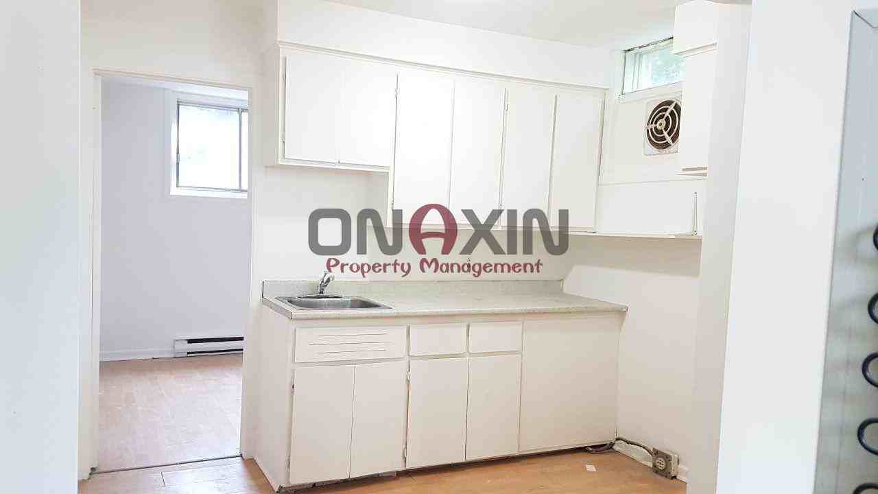 1590 Rue-Notre-Dame-de-Grâces - Photo 2 of 9