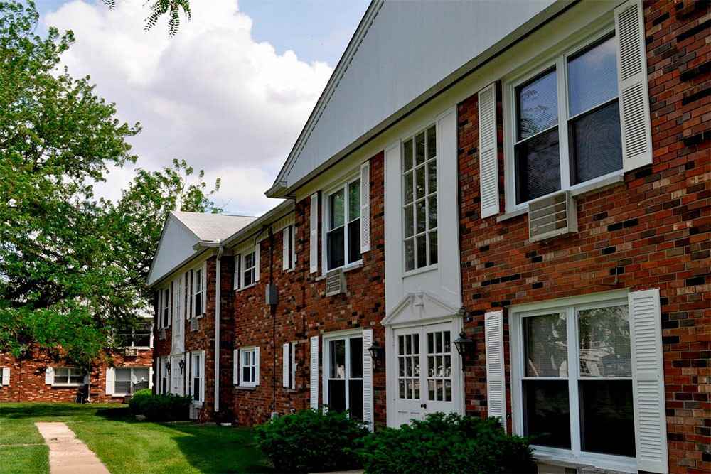 Town and Country - Photo 3 of 37