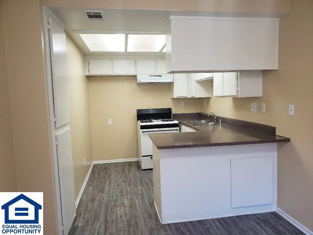 Sunnyside Townhomes - Photo 3 of 6