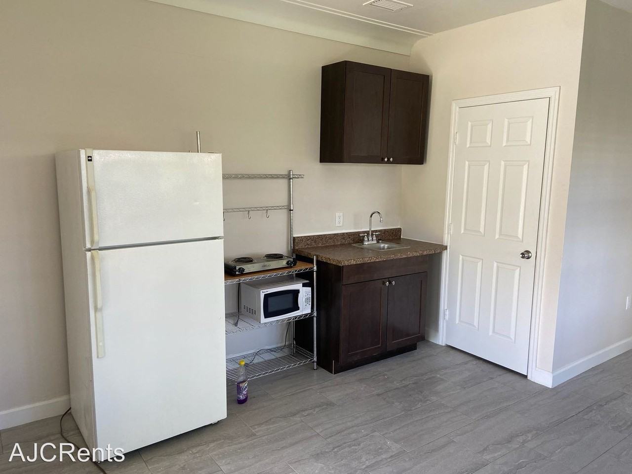 934 SW 8th Court - Photo 3 of 9