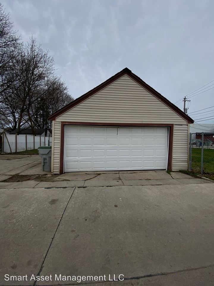 4752 N 18th Street - Photo 3 of 3