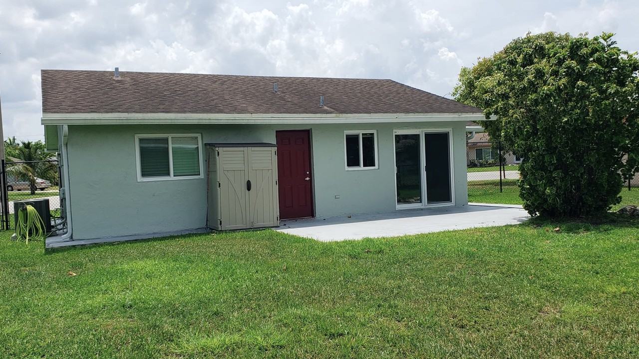 9609 Nw 81st Mnr - Photo 3 of 21