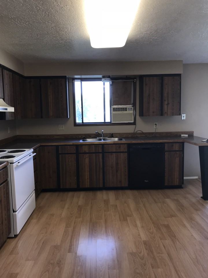 204 Crestview Dr - Photo 3 of 7