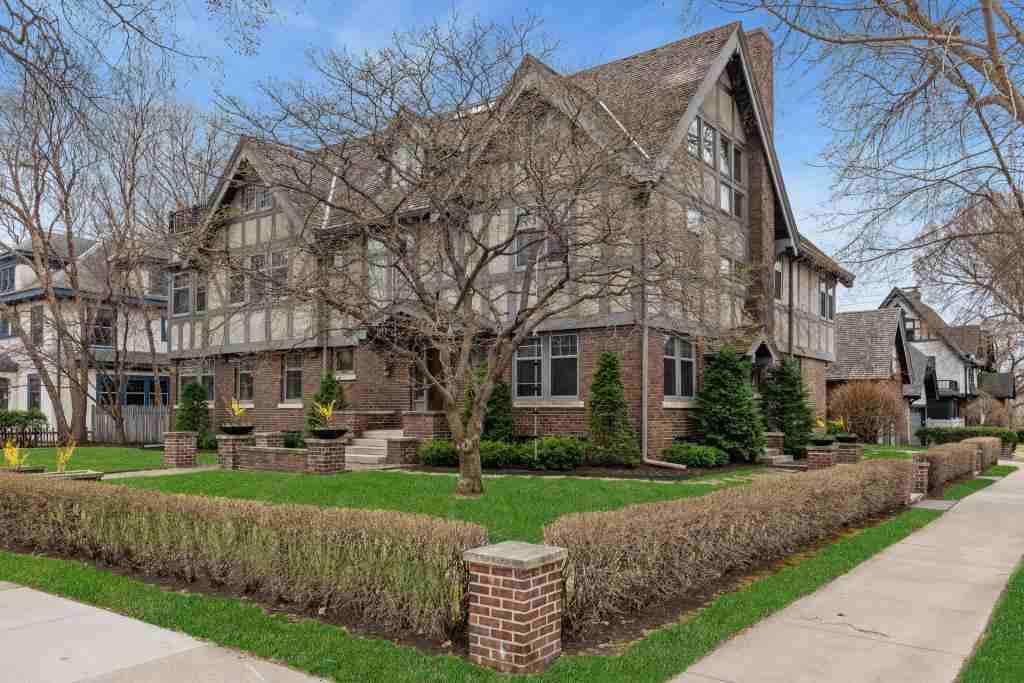 1800 Knox Avenue S - Photo 2 of 49