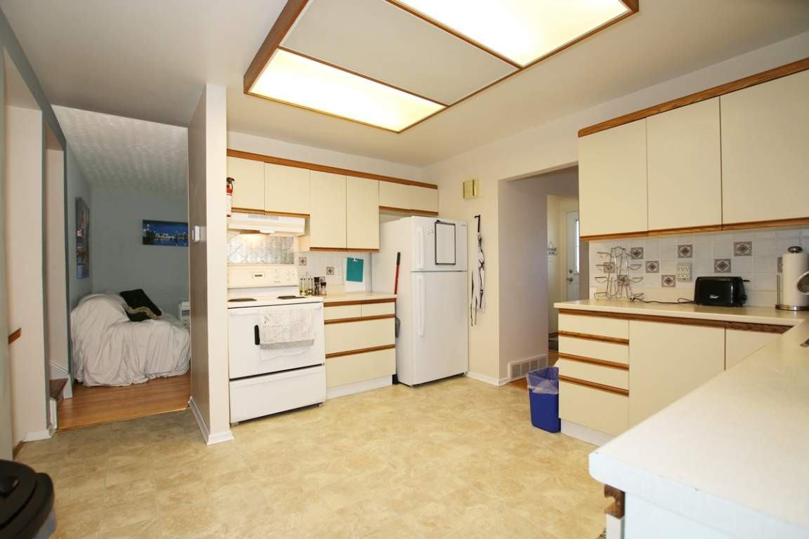 611 Southmore Drive West - Photo 2 of 20