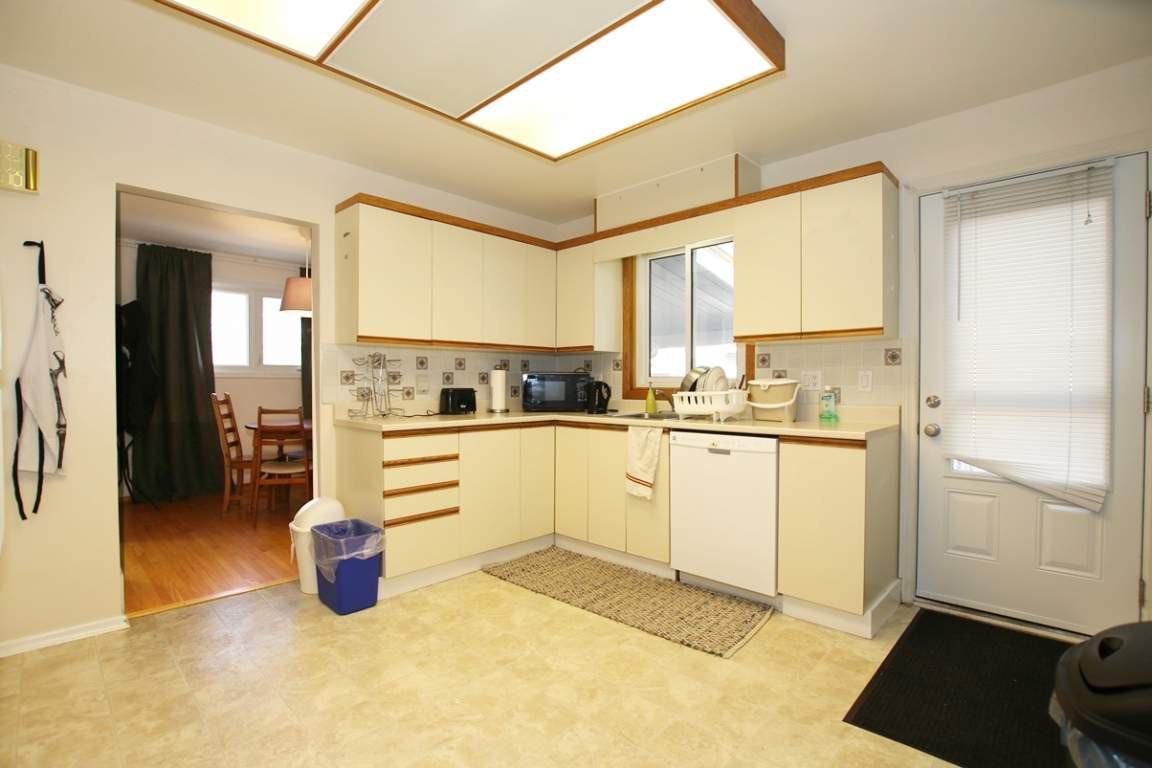 611 Southmore Drive West - Photo 3 of 20