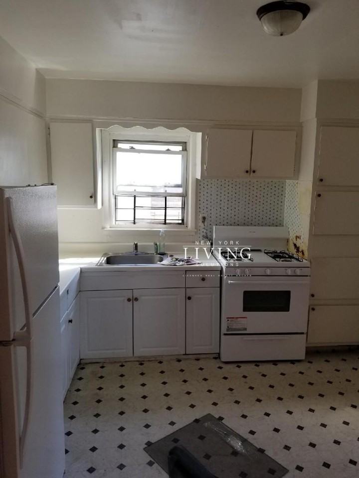 1420 Mott Ave #2JB - Photo 2 of 15