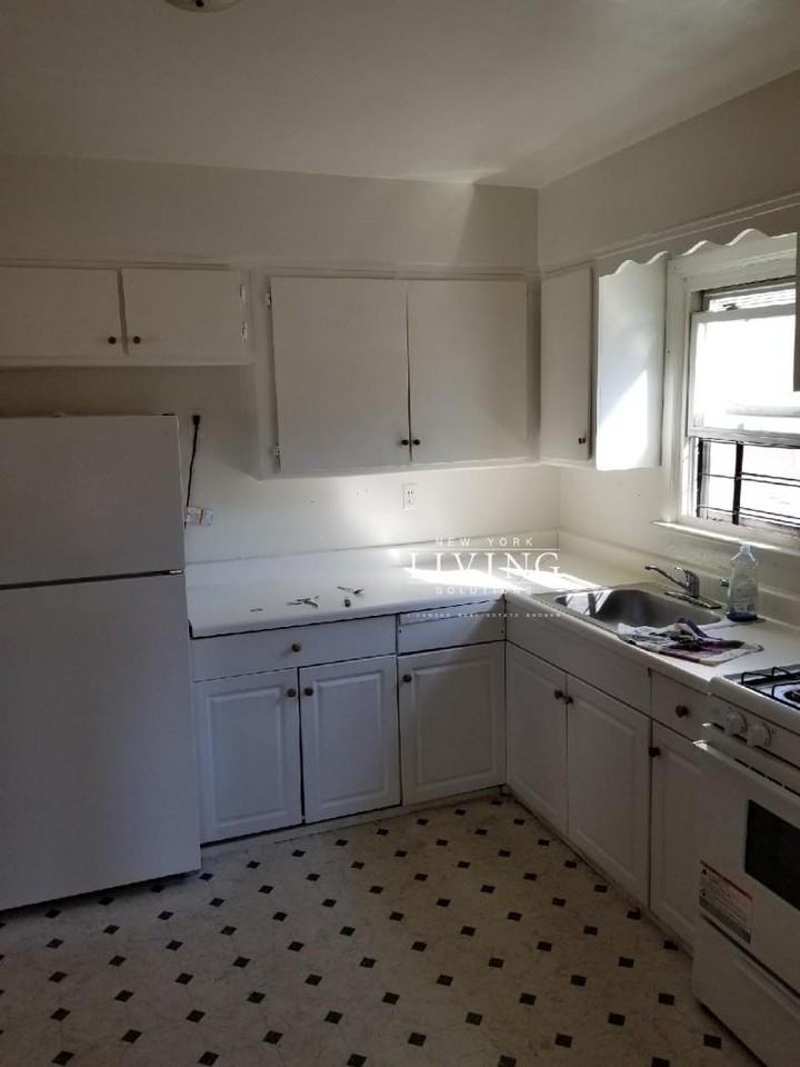 1420 Mott Ave #2JB - Photo 3 of 15
