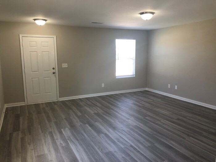 252 Valleyside Drive Northeast - Photo 2 of 10