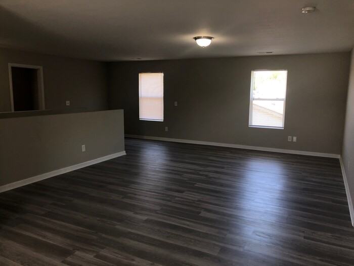252 Valleyside Drive Northeast - Photo 3 of 10