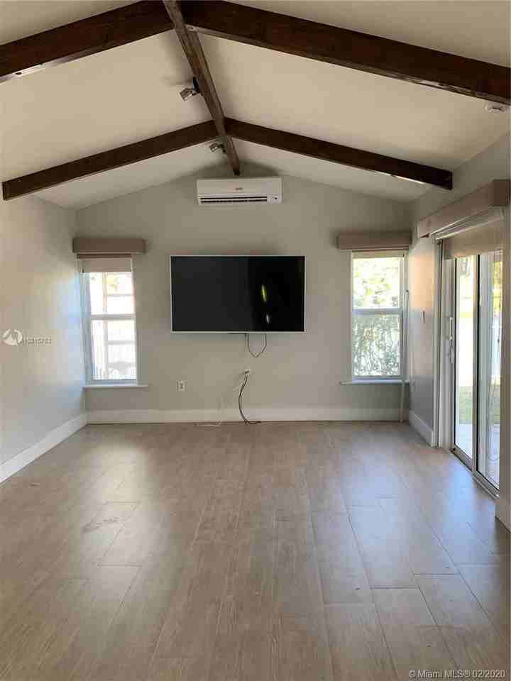 10335 Northwest 46th Street - Photo 3 of 17