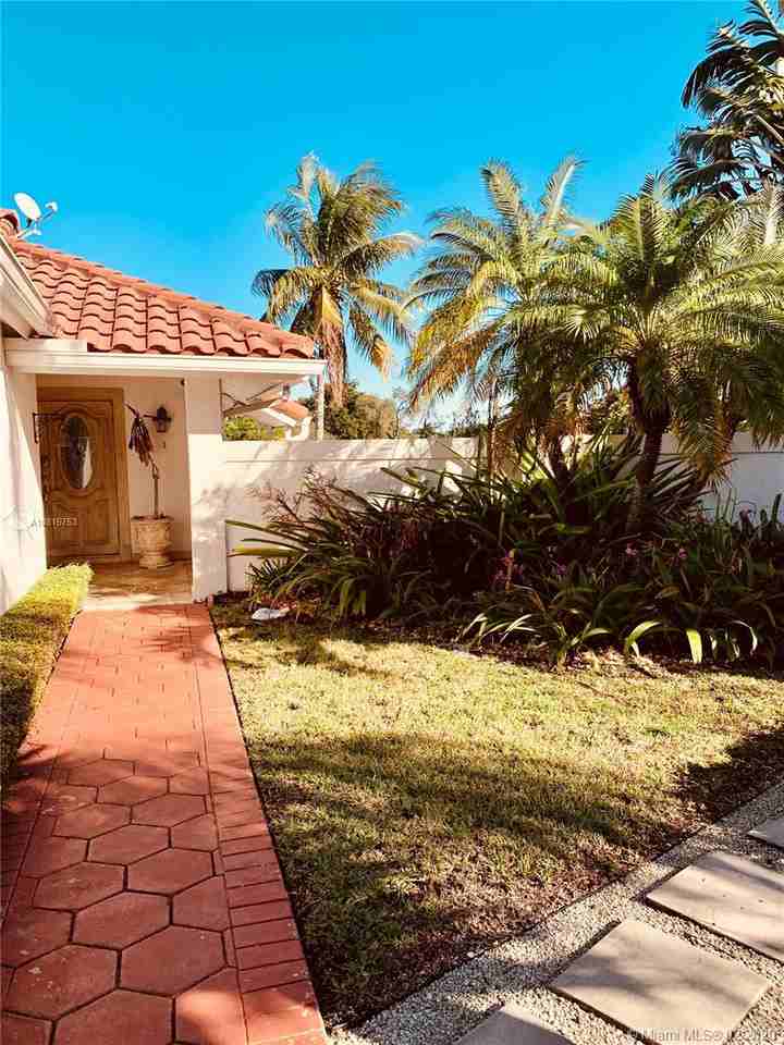 10335 Northwest 46th Street - Photo 2 of 17