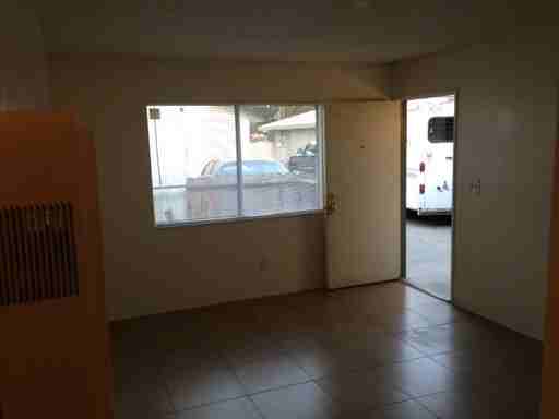 1923 S J St #A - Photo 2 of 8