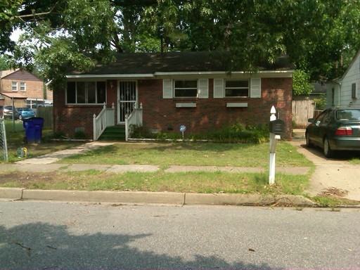 1210 Clarence St - Photo 2 of 10