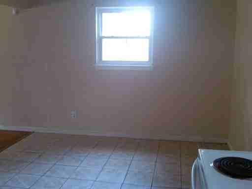 1210 Clarence St - Photo 3 of 10