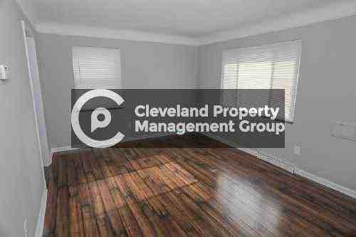 18308 Rockland Ave - Photo 2 of 10