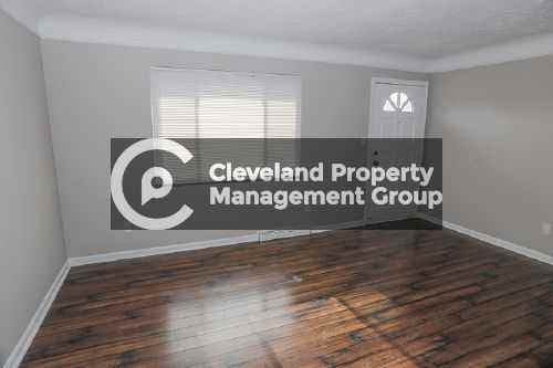 18308 Rockland Ave - Photo 3 of 10