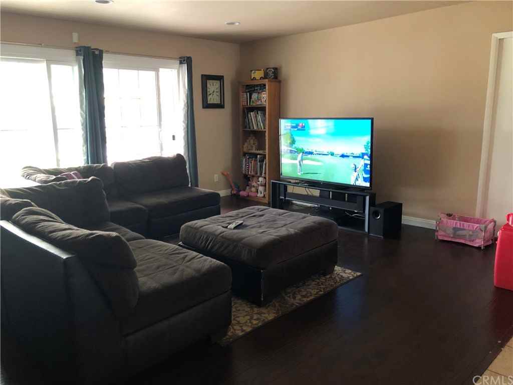 1639 Denver Avenue - Photo 3 of 12