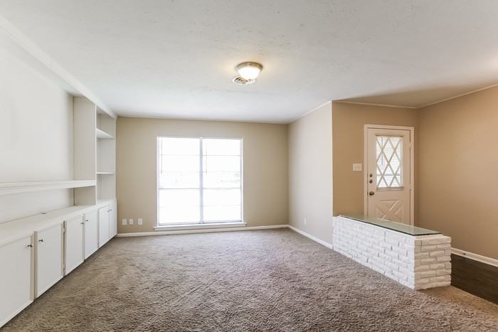 1607 17th Ave N - Photo 3 of 15