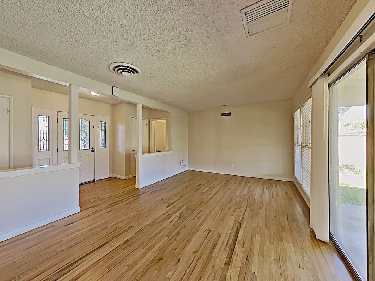 14733 Kingsbury St - Photo 3 of 14