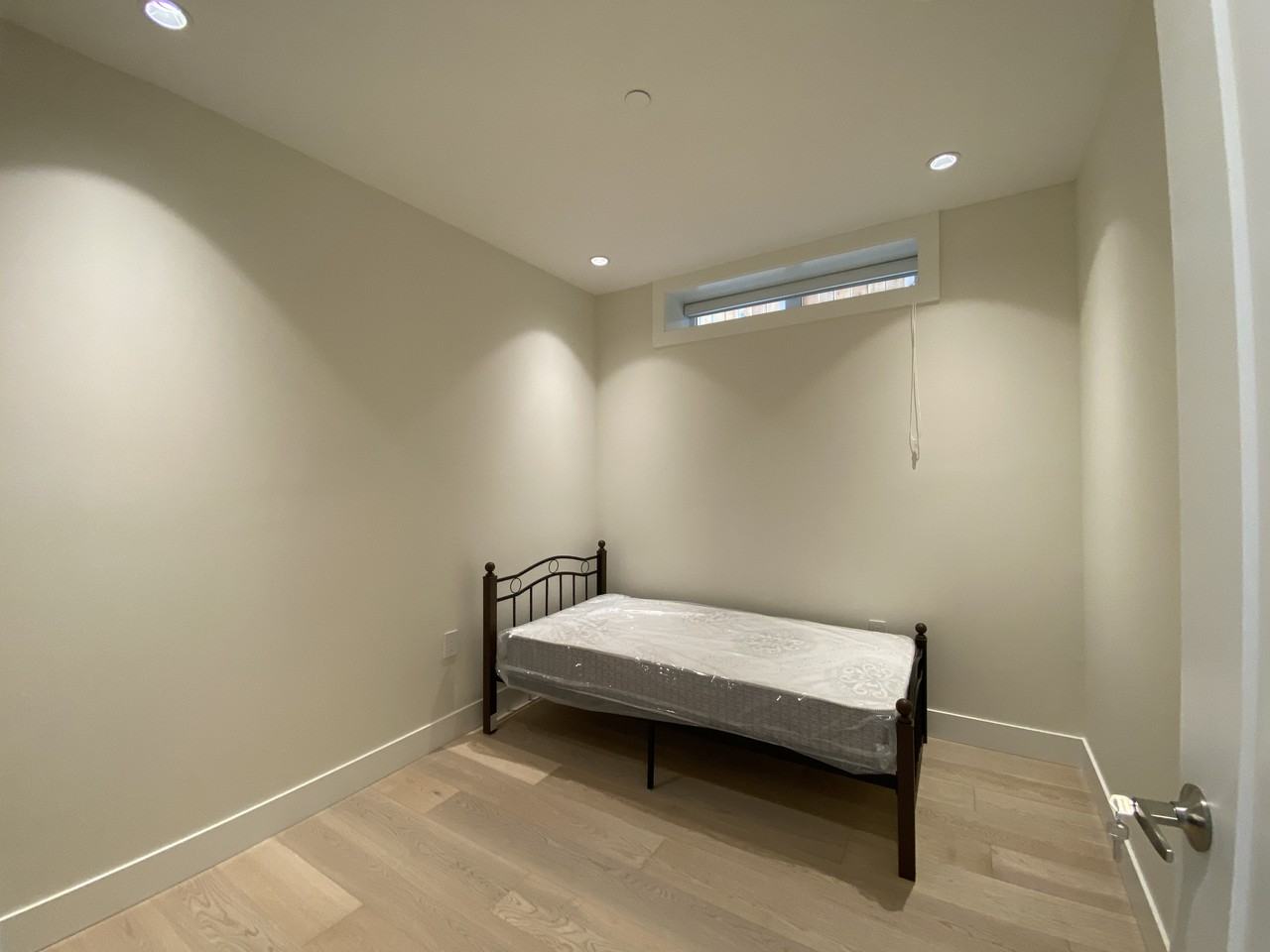 Brand New Spacious 3 bedroom basement suite in UBC/Point Grey/Kitsilano/West side - Photo 3 of 8