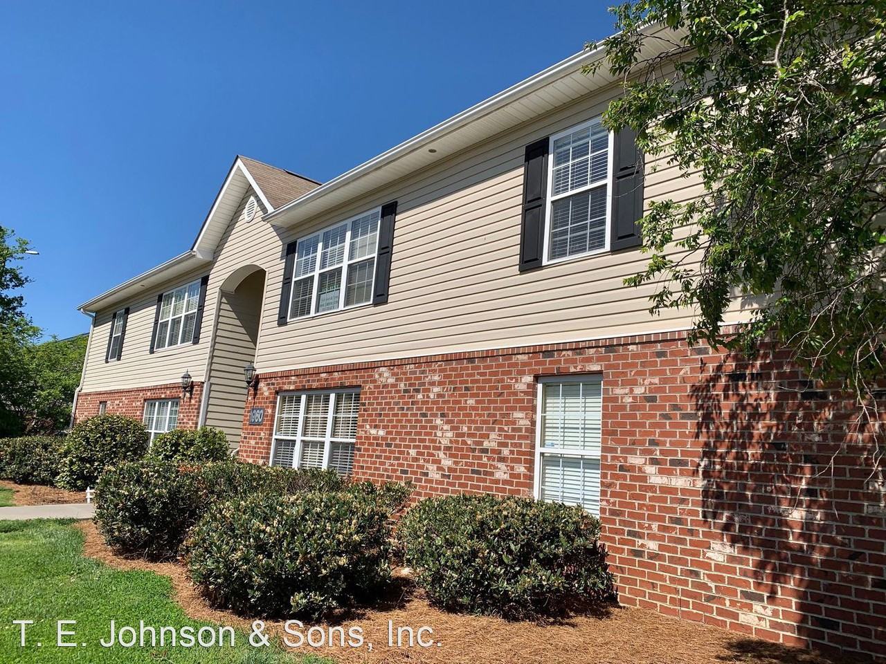 1960 Crest Hollow Drive #204