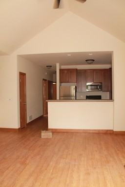 206 S Charter St - Photo 3 of 11