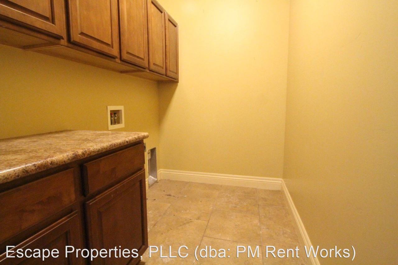 370 W. 680 N. - Photo 2 of 10