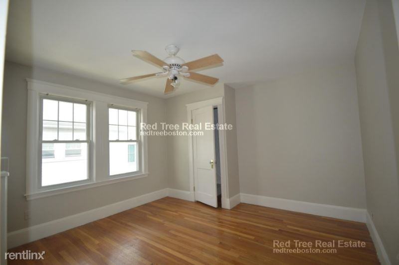 896 Fellsway 2 - Photo 3 of 8