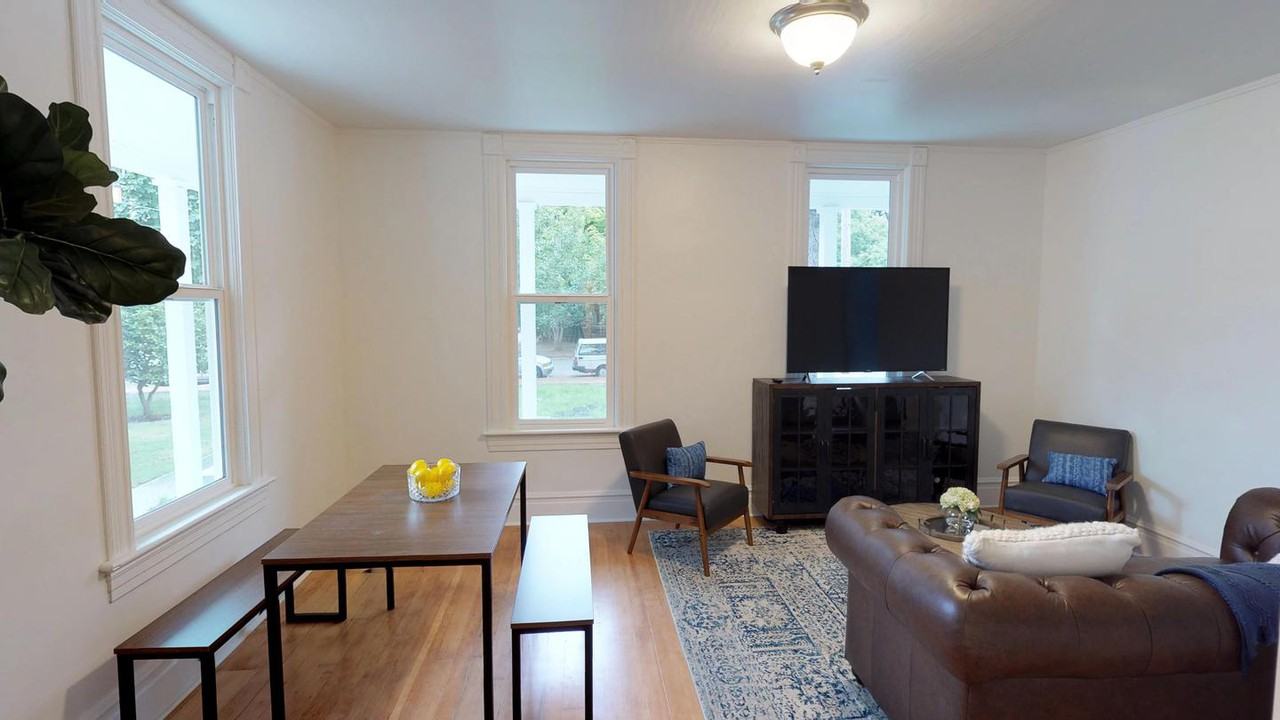 Light-filled home between Hawthorne and Division l Pet Friendly - Photo 4 of 19