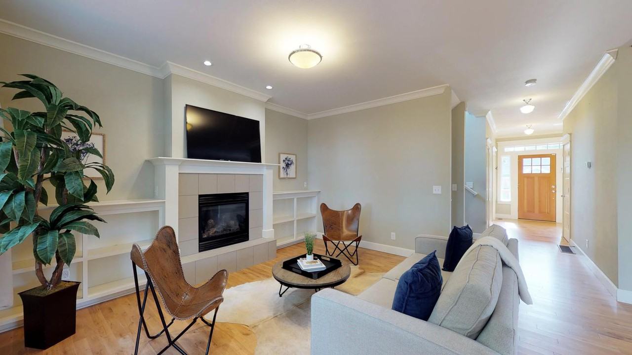 Sunny Brooklyn craftsman with outdoor fire pit - Photo 2 of 9