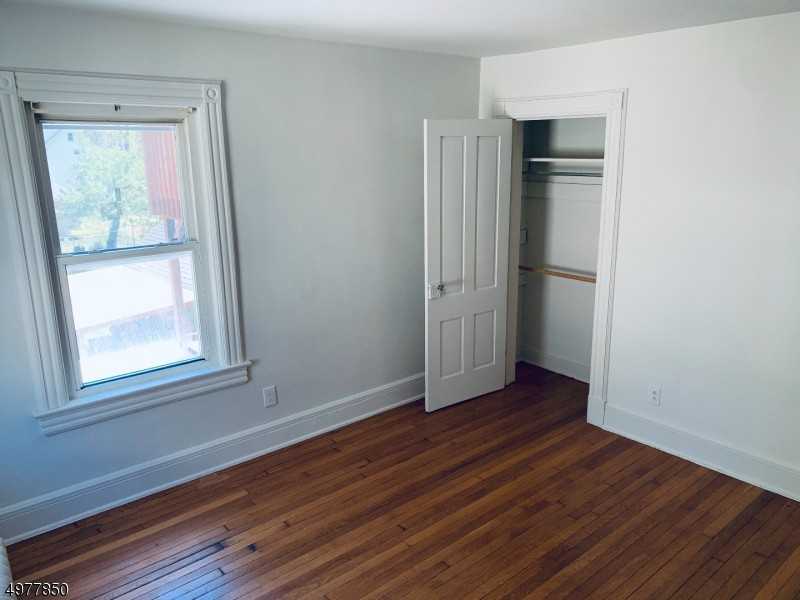 86 Fairvie Ave. 2nd Fl - Photo 3 of 16