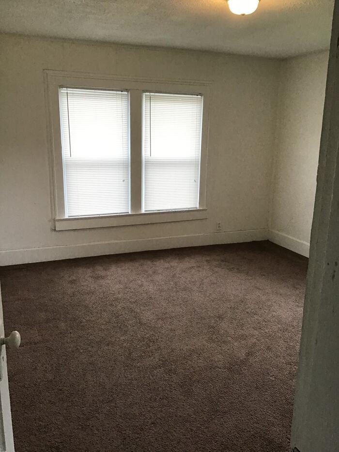 418 Eastern Ave - Photo 2 of 9